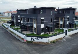 KARASUDA DENİZ MANZARALI MÜSTAKİL BAHÇELİ 4+1 SATILIK TRİPLEKS